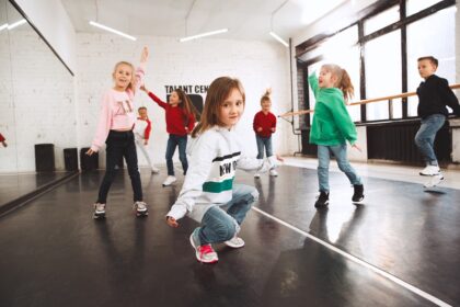 bailar en clase para trabajar la expresión corporal